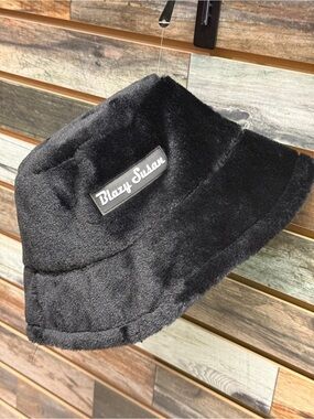 Blazy Susan Fuzzy Bucket Hat